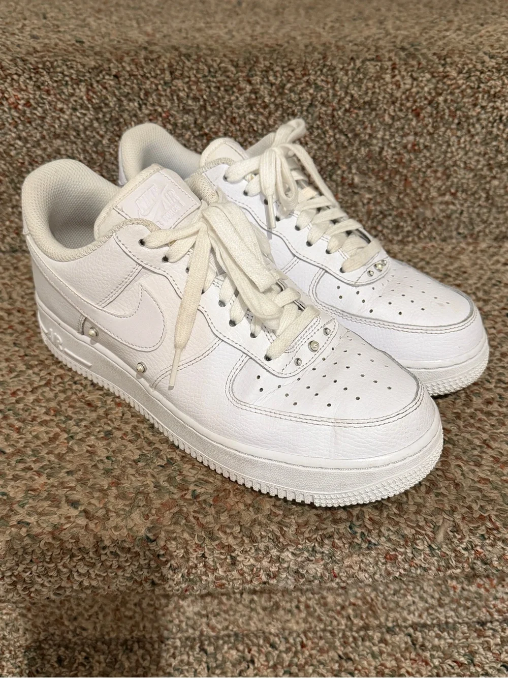 Nike White Low-Top Leather Sneakers with Swoosh
